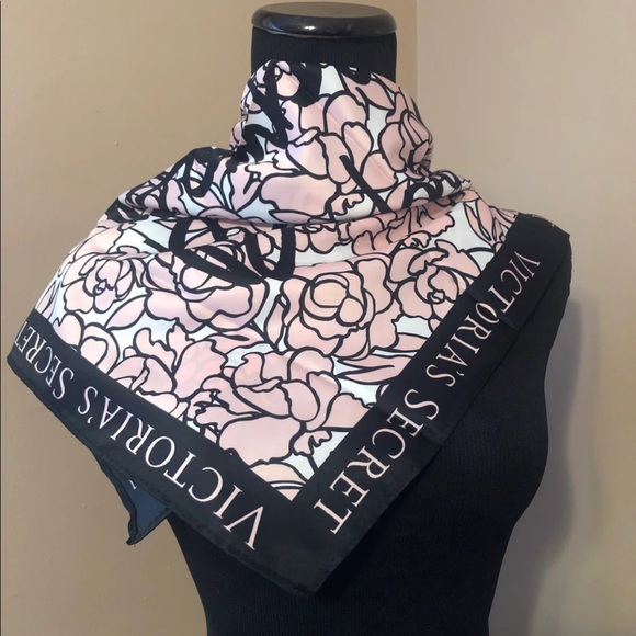 Victoria’s Secret scarf - Picture 6 of 8